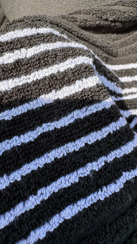 PINSEEKER Caddy Golf Towel in black, Blackout colourway