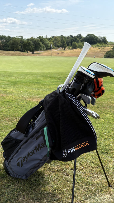 PINSEEKER Caddy Golf Towel, Blackout colourway