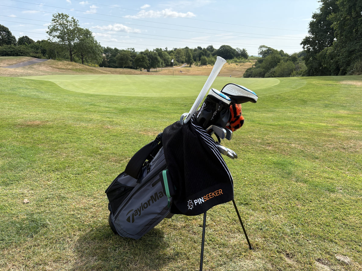 PINSEEKER Caddy Golf Towel, Blackout colourway