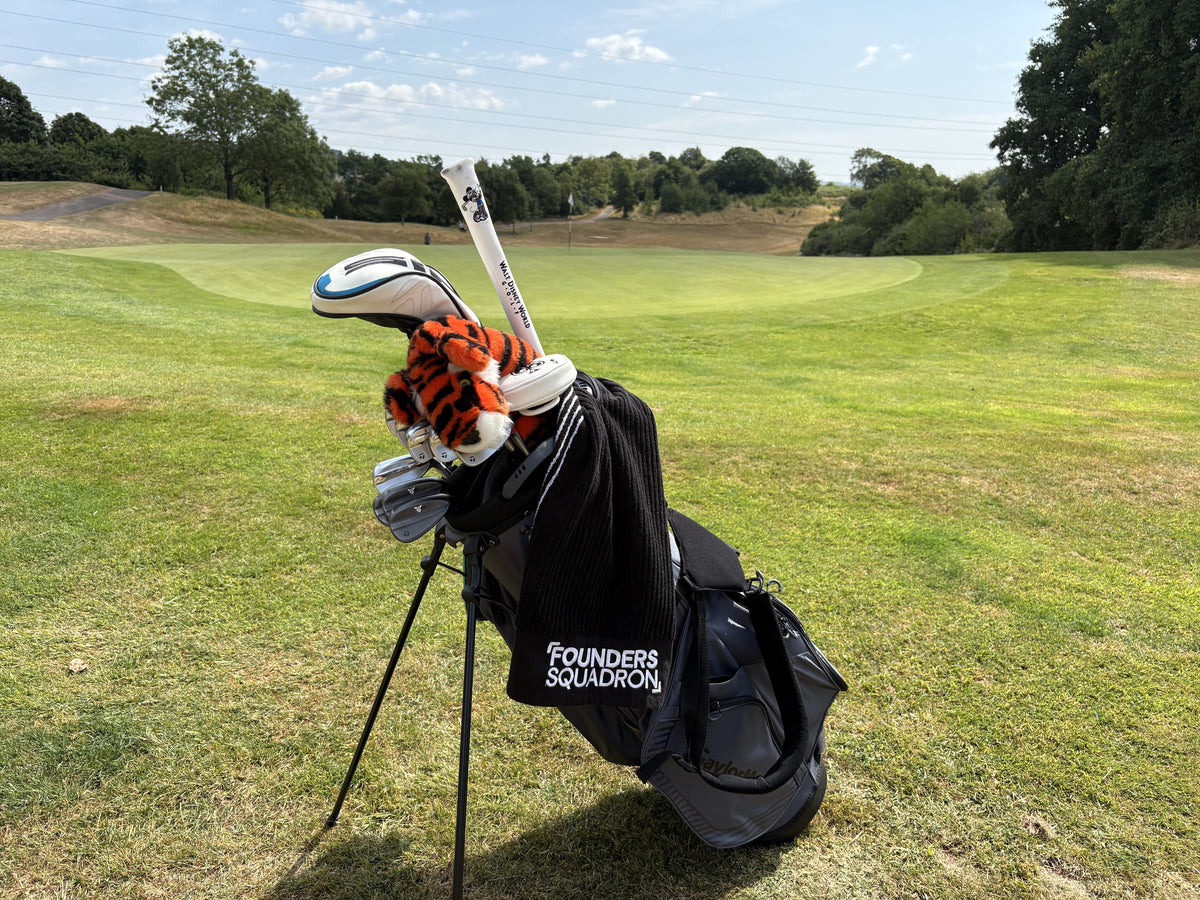 PINSEEKER Caddy Golf Towel, Blackout colourway