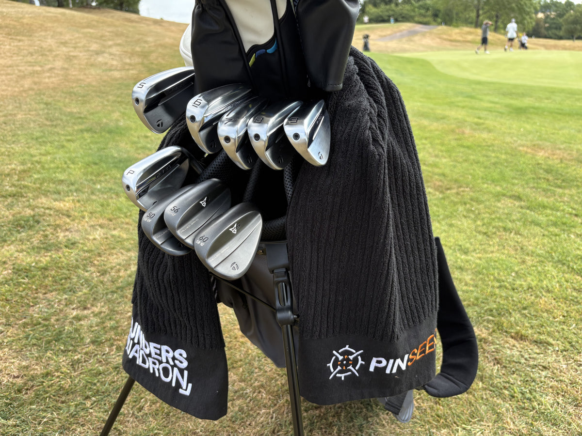 PINSEEKER Caddy Golf Towel, Blackout colourway