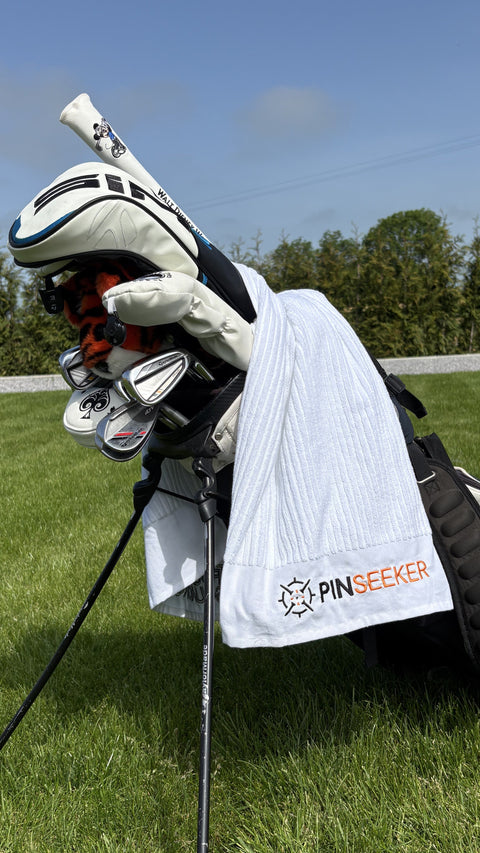 PINSEEKER Caddy Golf Towel, Whiteout colourway