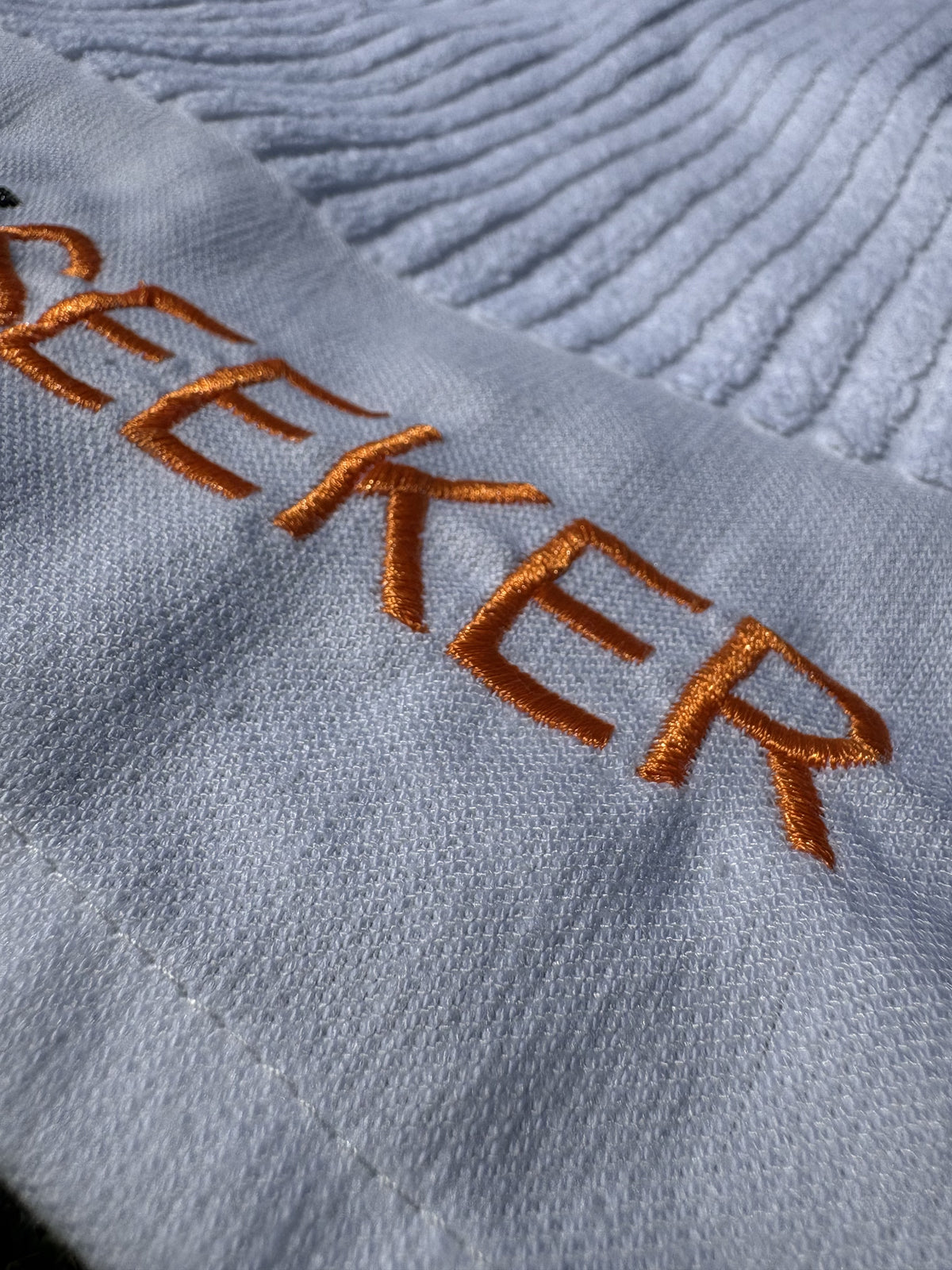 PINSEEKER Caddy Golf Towel, Whiteout colourway
