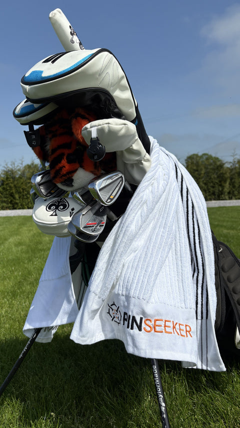 PINSEEKER Caddy Golf Towel, Whiteout colourway