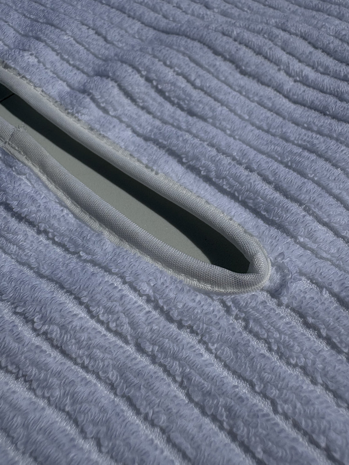 PINSEEKER Caddy Golf Towel, Whiteout colourway