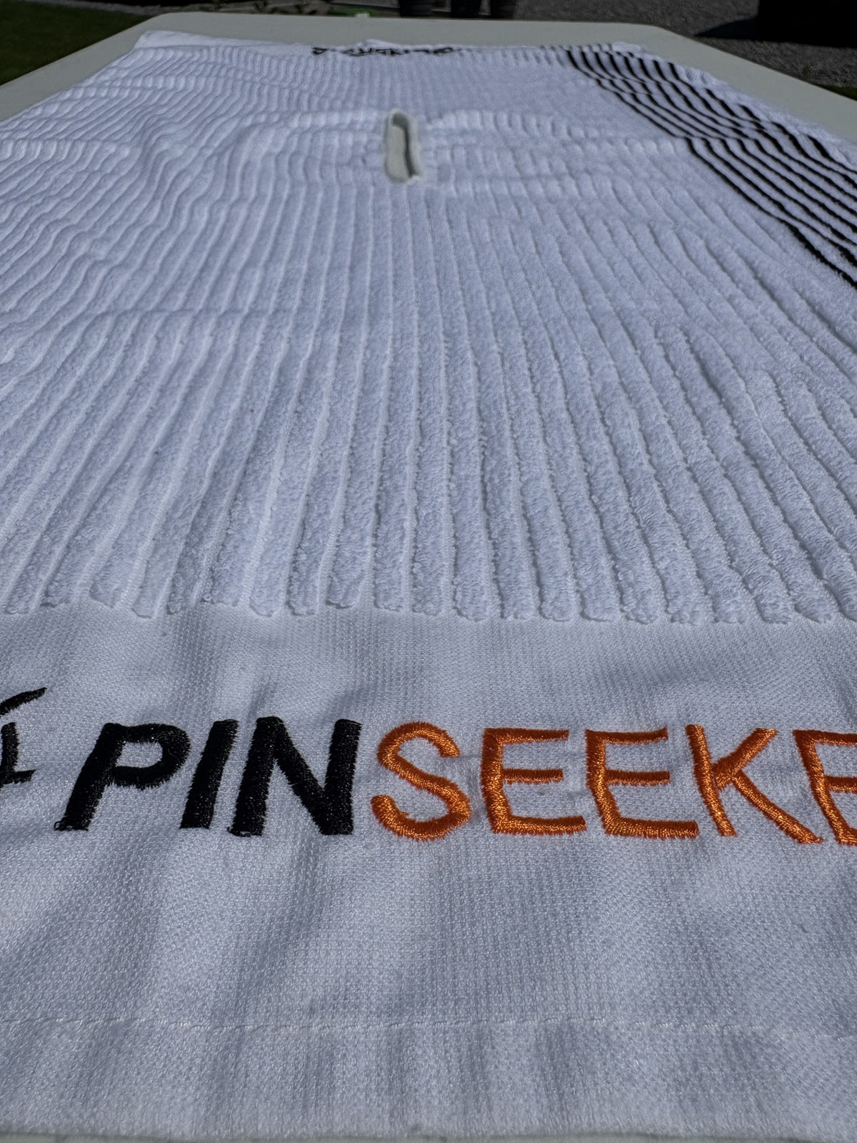 PINSEEKER Caddy Golf Towel, Whiteout colourway