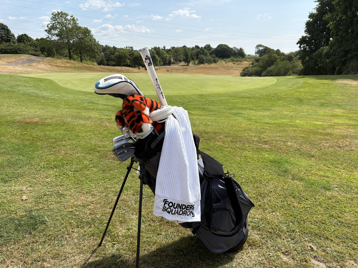 PINSEEKER Caddy Golf Towel, Whiteout colourway