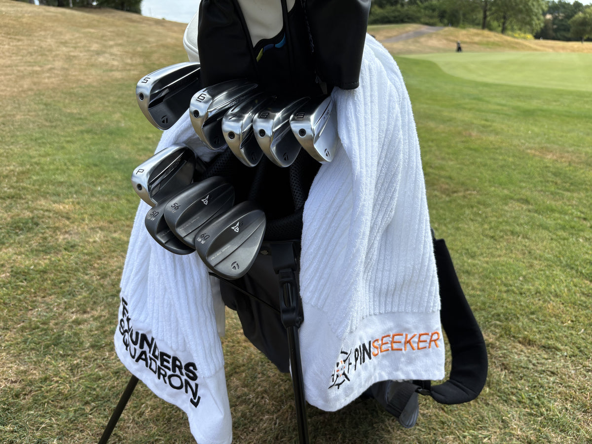 PINSEEKER Caddy Golf Towel, Whiteout colourway