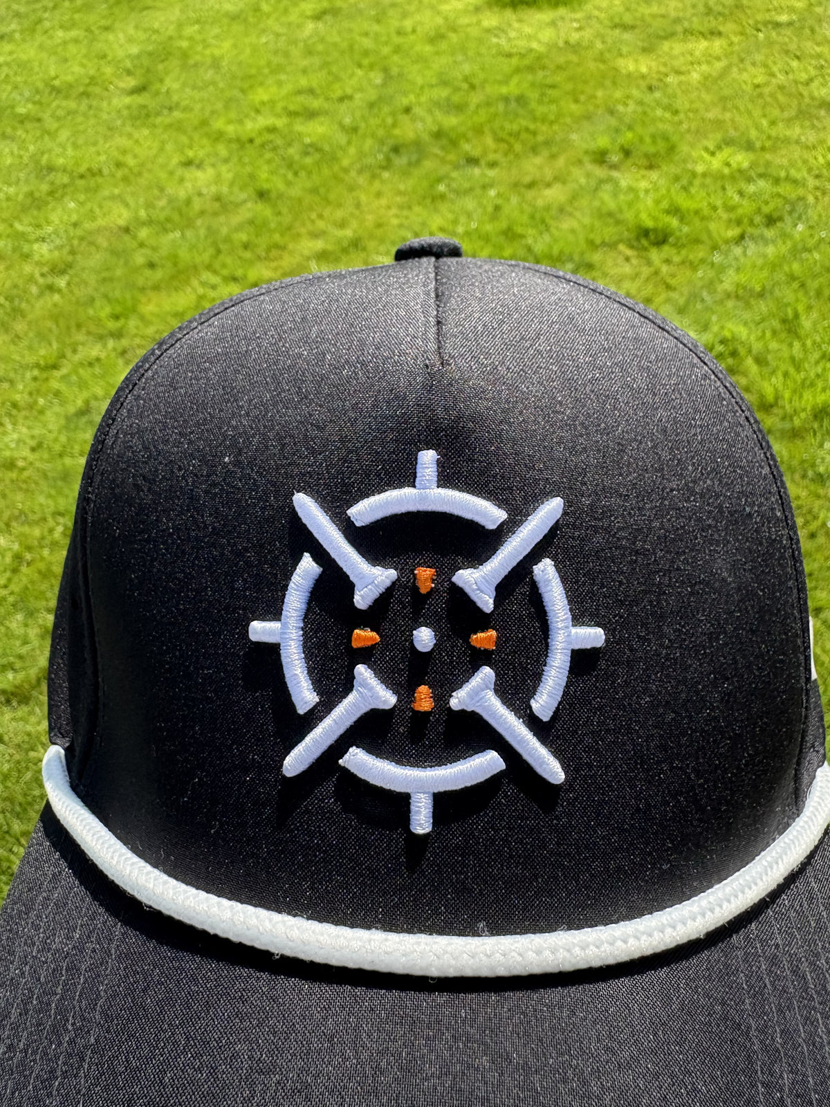 PINSEEKER Performance Golf Cap, Blackout colourway
