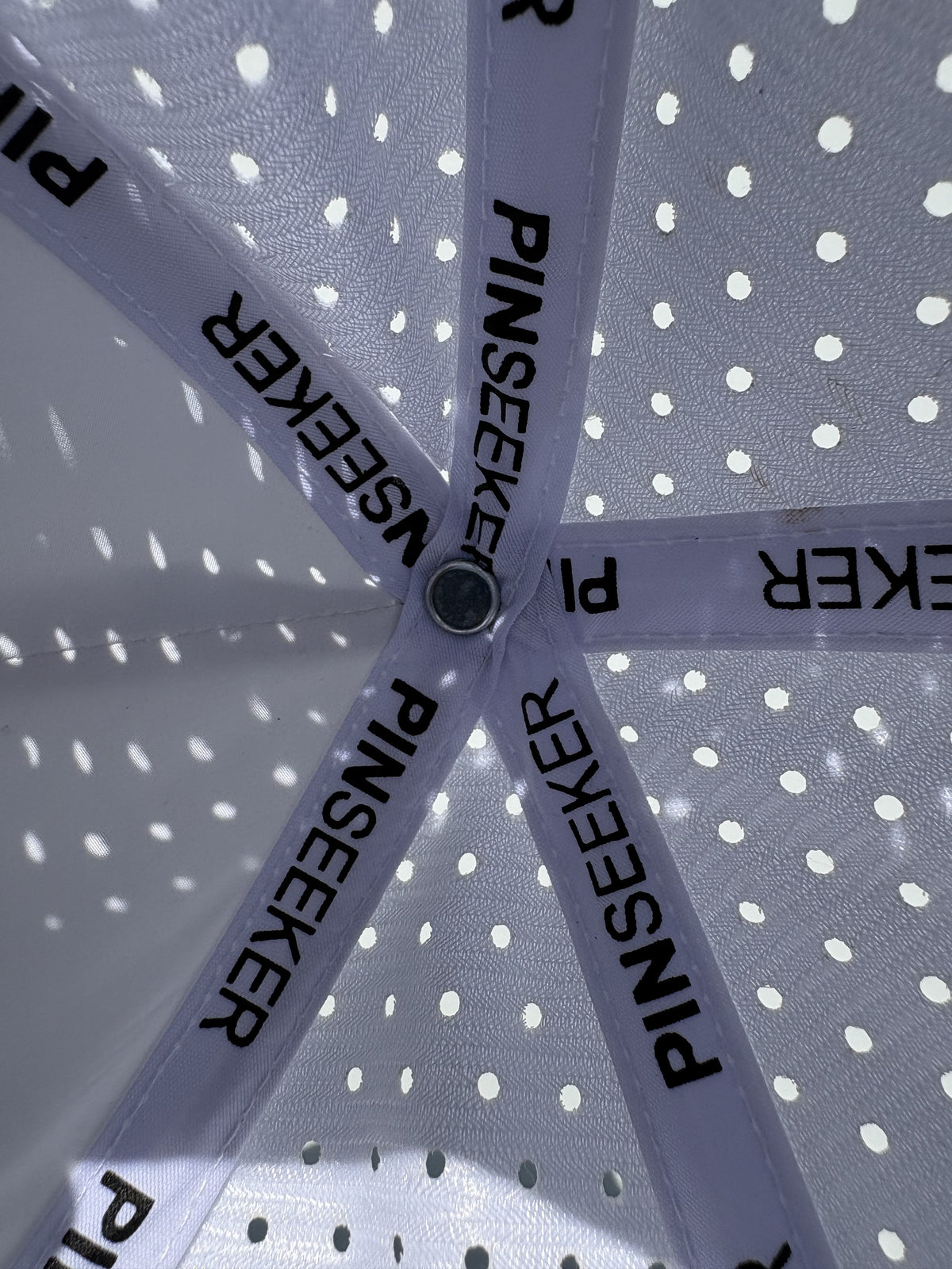 PINSEEKER Performance Golf Cap, Whiteout colourway