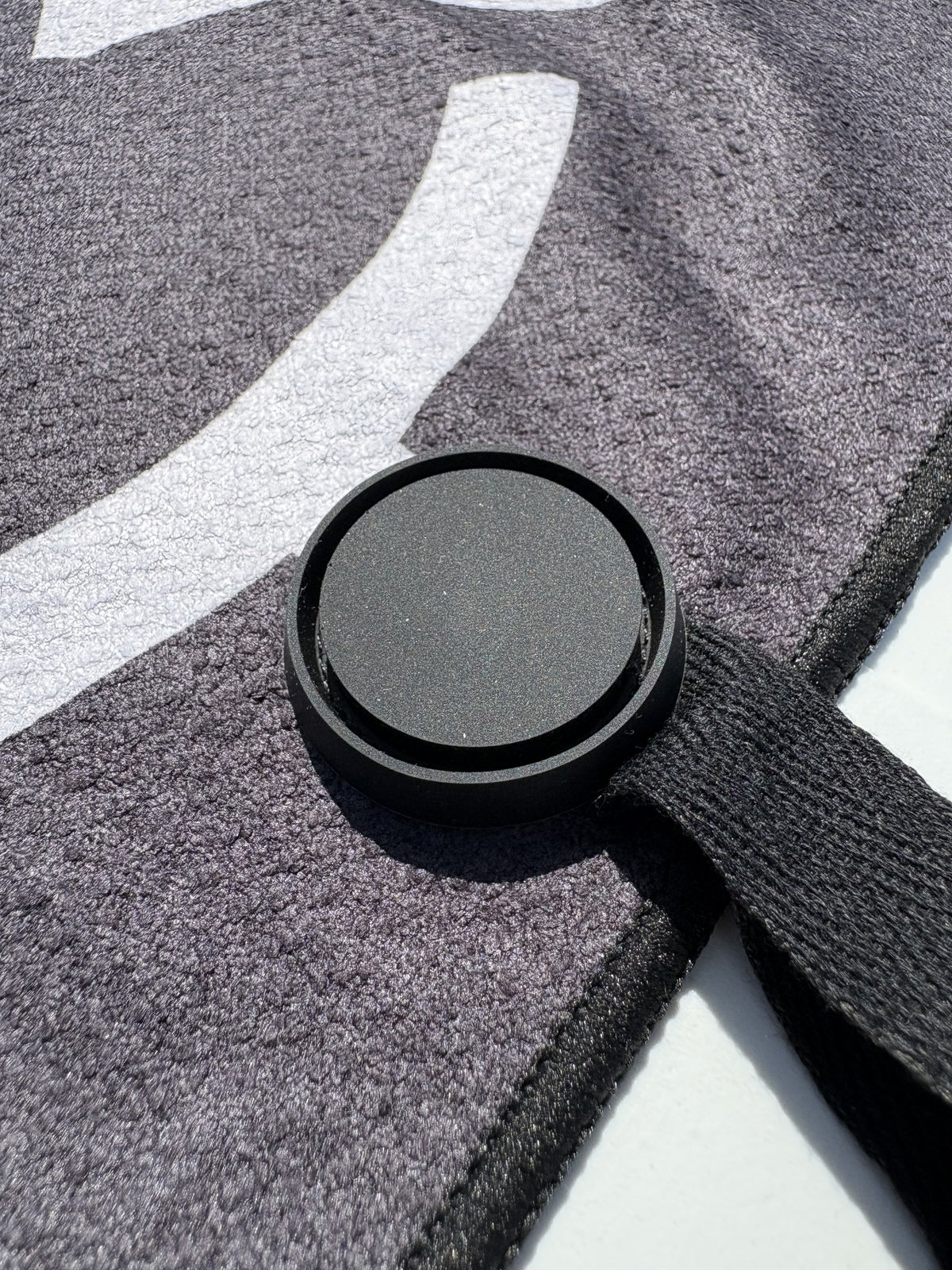 PINSEEKER Magnetic Golf Towel, Blackout colourway