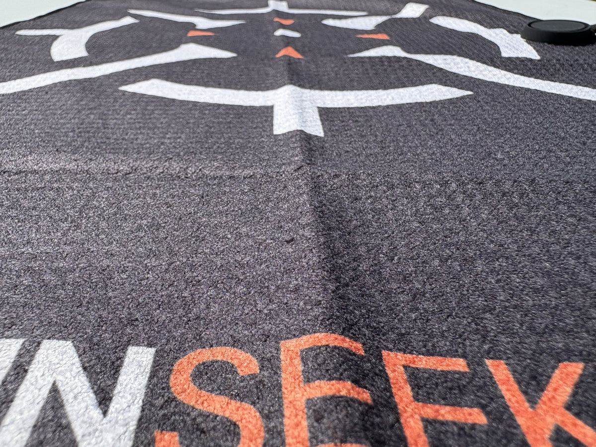 PINSEEKER Magnetic Golf Towel, Blackout colourway