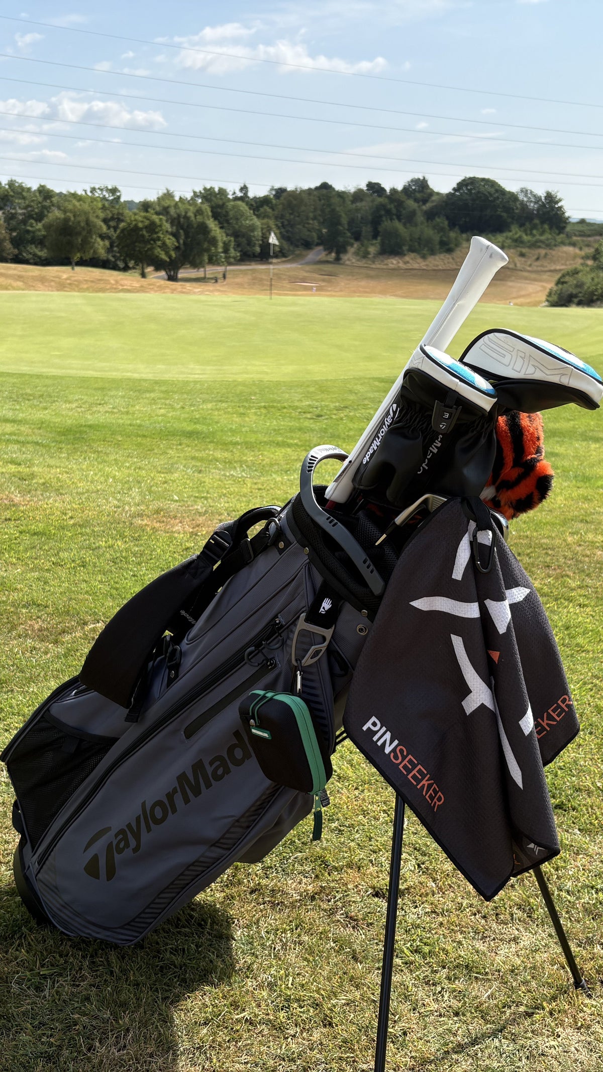 PINSEEKER Magnetic Golf Towel, Blackout colourway