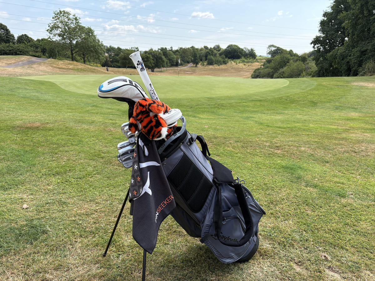 PINSEEKER Magnetic Golf Towel, Blackout colourway