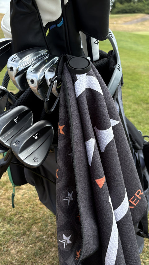 PINSEEKER Magnetic Golf Towel, Blackout colourway