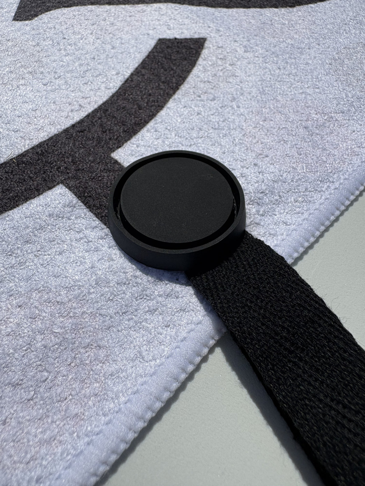 PINSEEKER Magnetic Golf Towel, Whiteout colourway