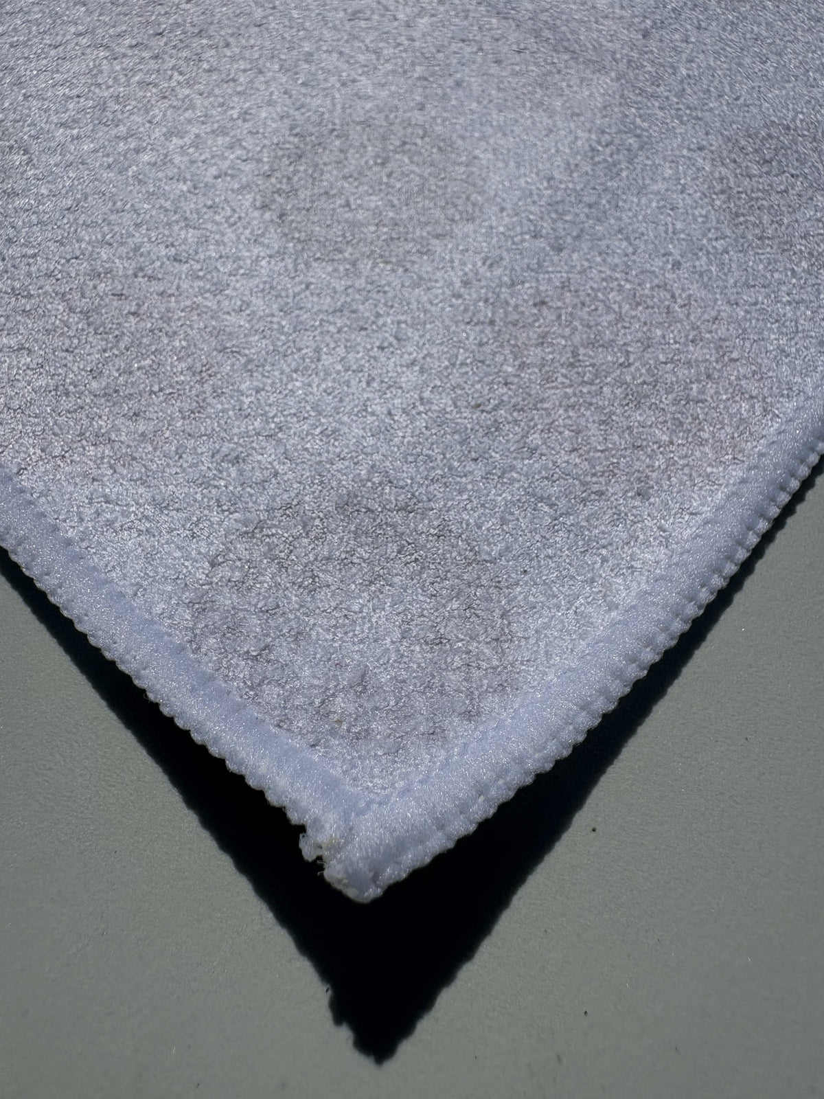 PINSEEKER Magnetic Golf Towel in white, Whiteout colourway