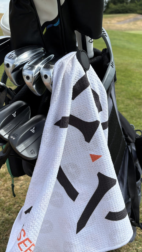PINSEEKER Magnetic Golf Towel in white, Whiteout colourway