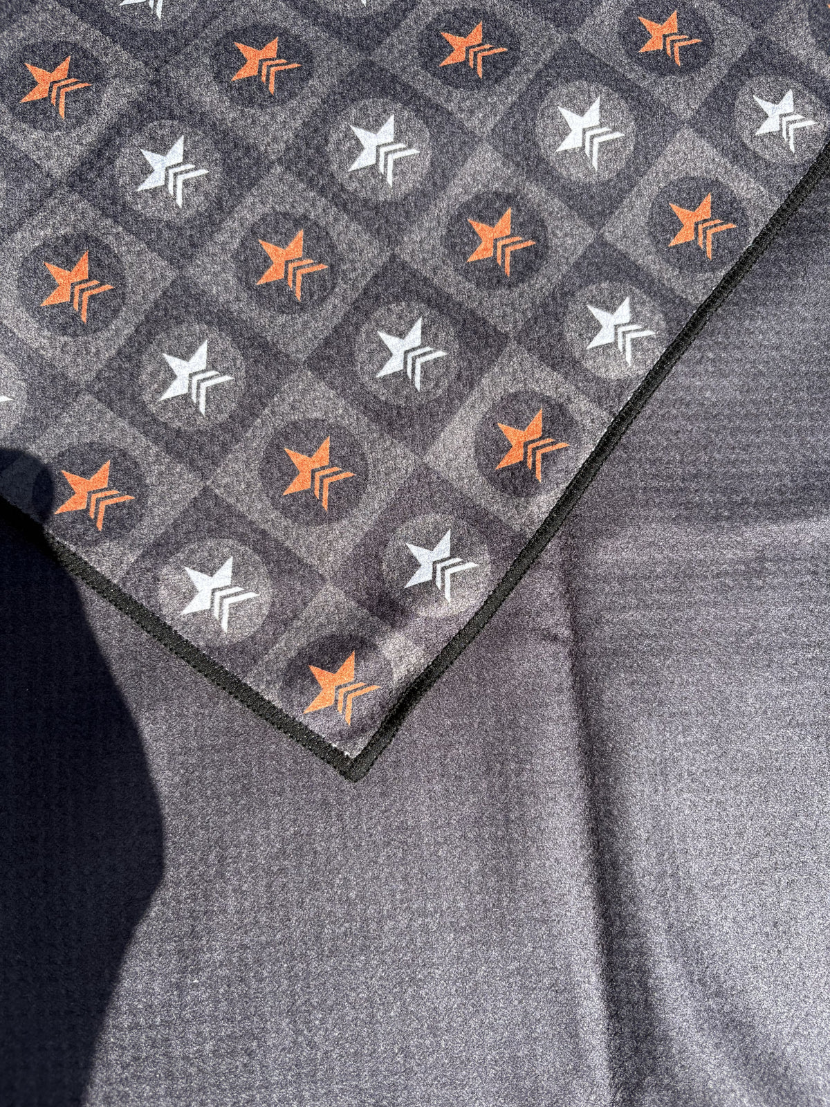 PINSEEKER Tour Golf Towel, Blackout colourway