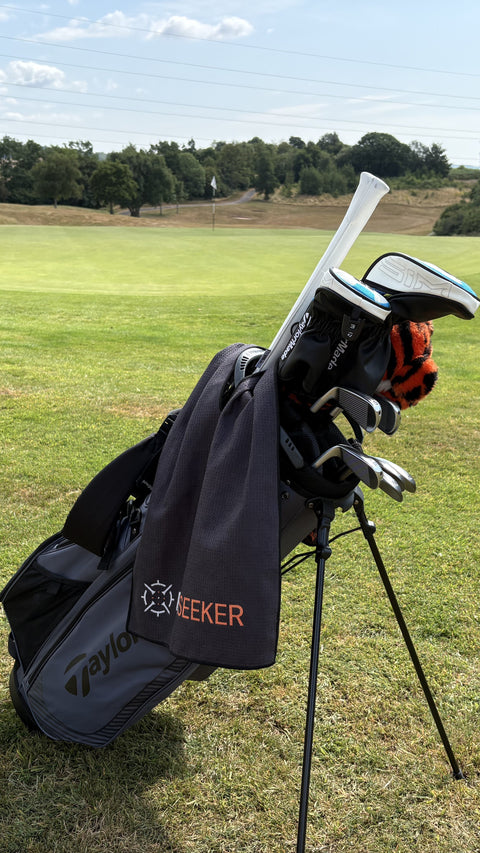 PINSEEKER Tour Golf Towel, Blackout colourway