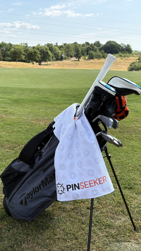 PINSEEKER Tour Golf Towel, Whiteout colourway